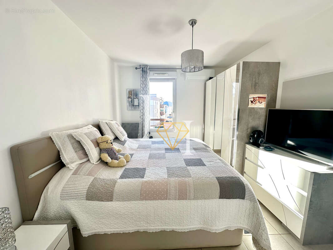 Appartement à CARROS