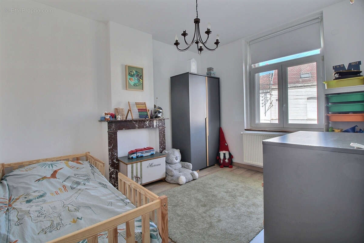 Maison semi-individuelle avec jardin, terrasse et passage latéral   4 chambres - photo 18