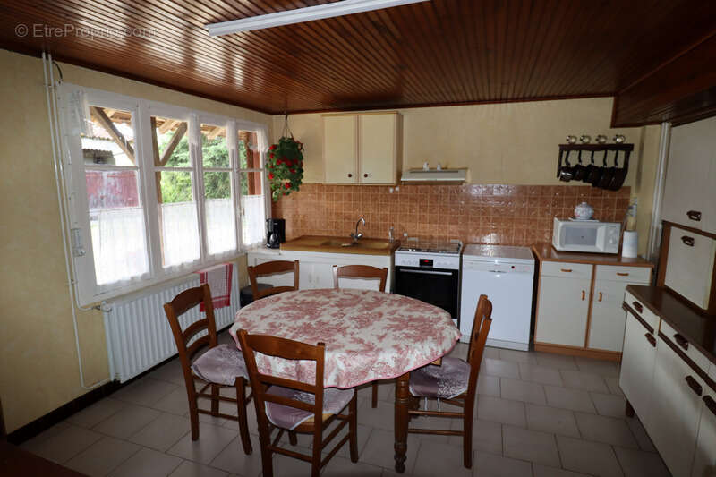 Maison à SAINT-TRIVIER-DE-COURTES