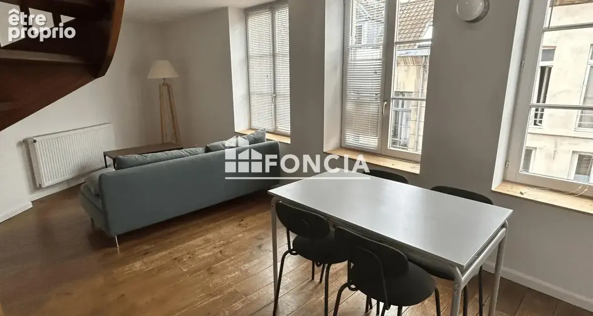 VIEUX LILLE : Beau type 2 bis en duplex - photo 3