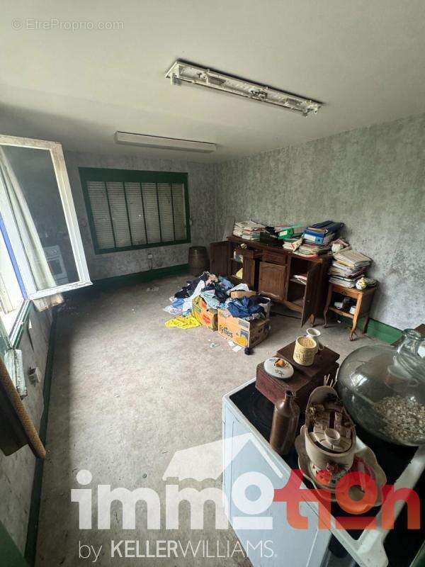 Commerce à FEUQUIERES-EN-VIMEU