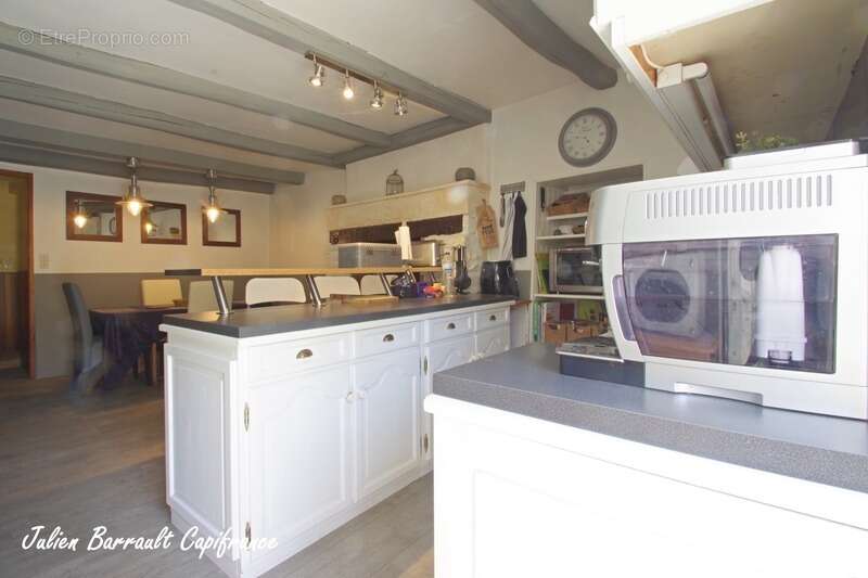 Maison en pierre de 186,64 m² avec 3 chambres rénovée en 1999 sur un terrain de 413 m² - photo 5