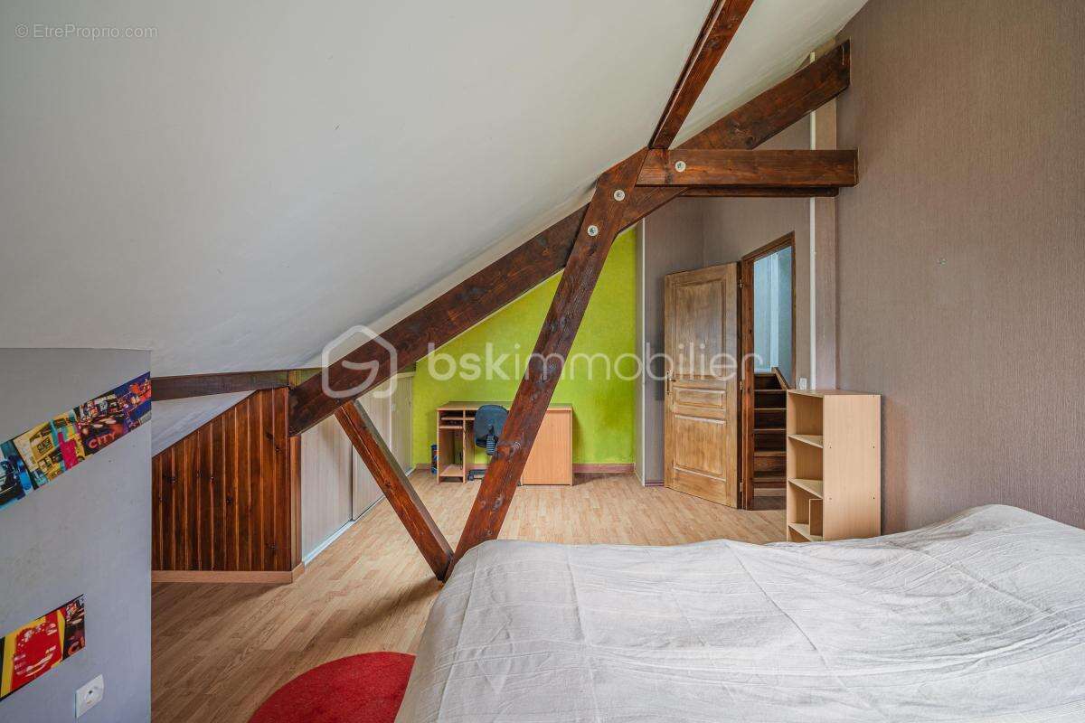  Maison familiale avec grand terrain, piscine et autonomie énergétique – Notre-Dame-de-Mésage Le Haut - photo 11