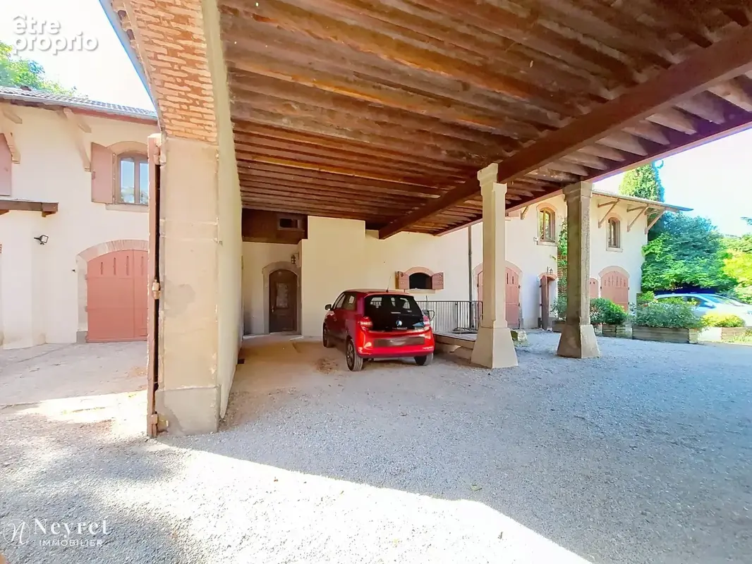 Rare, dans maison vigneronne de caractère , appartement de de 11 pièces de 210 m2 avec jardin et piscine - photo 2