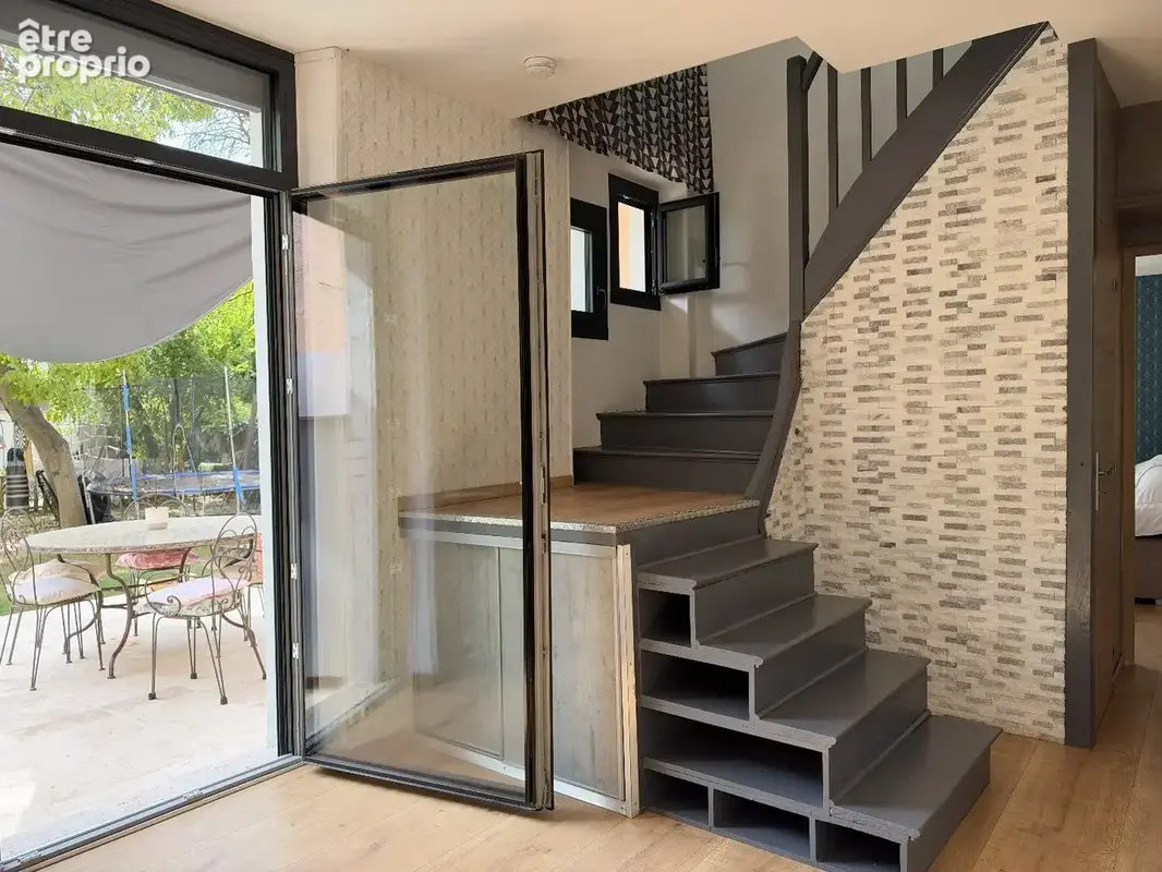 Propriété de charme avec piscine, jardin et deux garages à Digne-les-Bains - photo 6