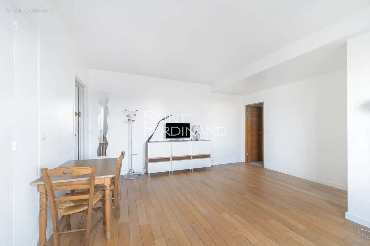 Appartement à NEUILLY-SUR-SEINE