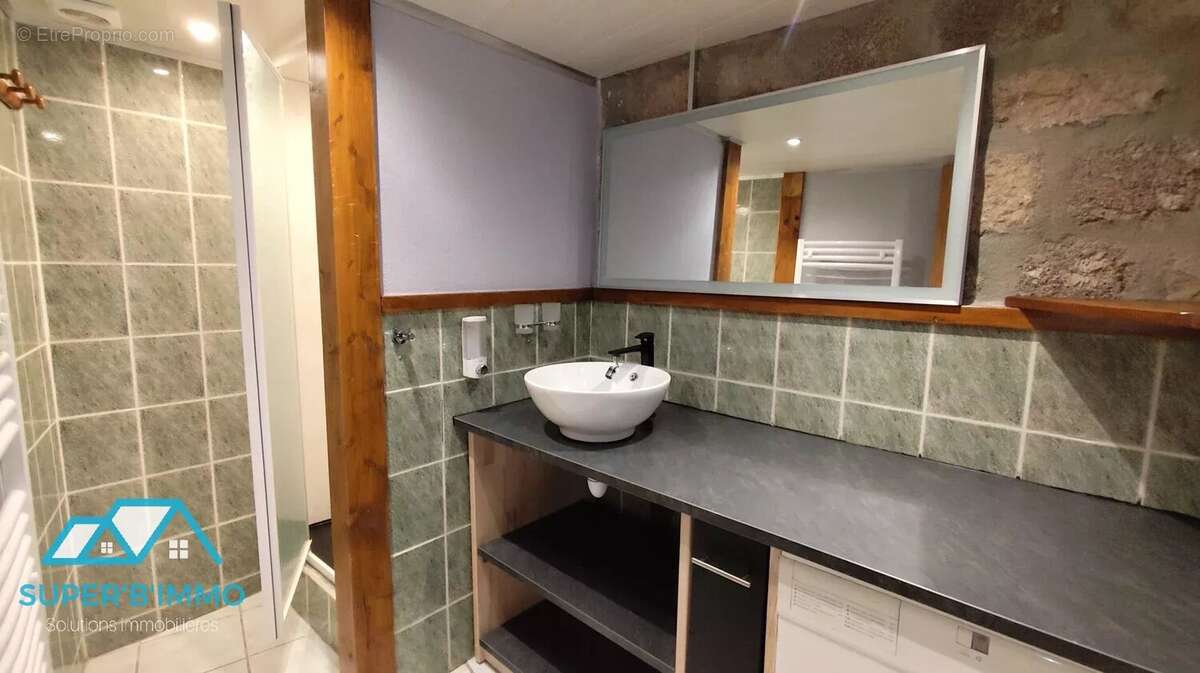 Batisse en pierre avec 2 logements et terrain - photo 12