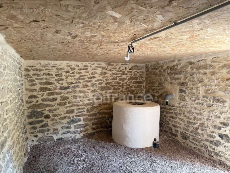 Berzé-la-Ville – Maison troglodyte avec grotte naturelle, charme brut et rénovation moderne - photo 17
