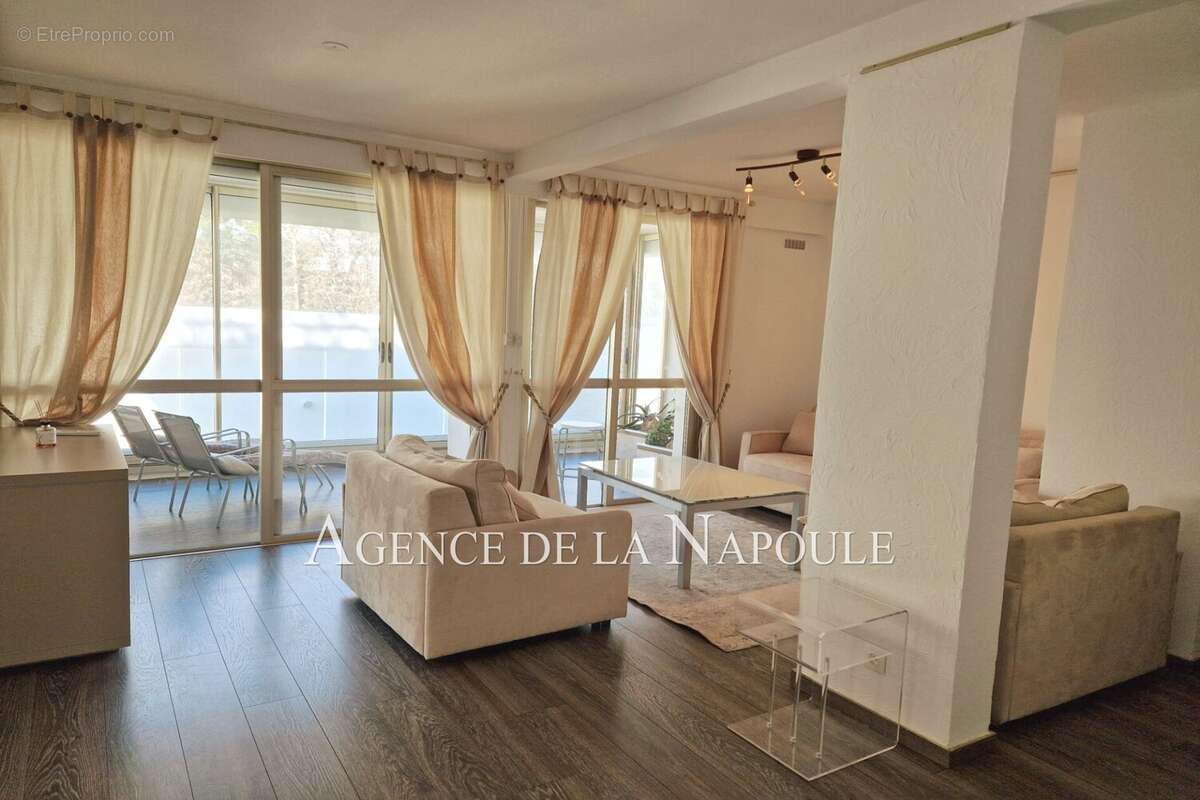 Appartement à MANDELIEU-LA-NAPOULE