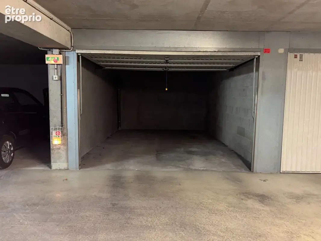 Parking à PARIS-11E