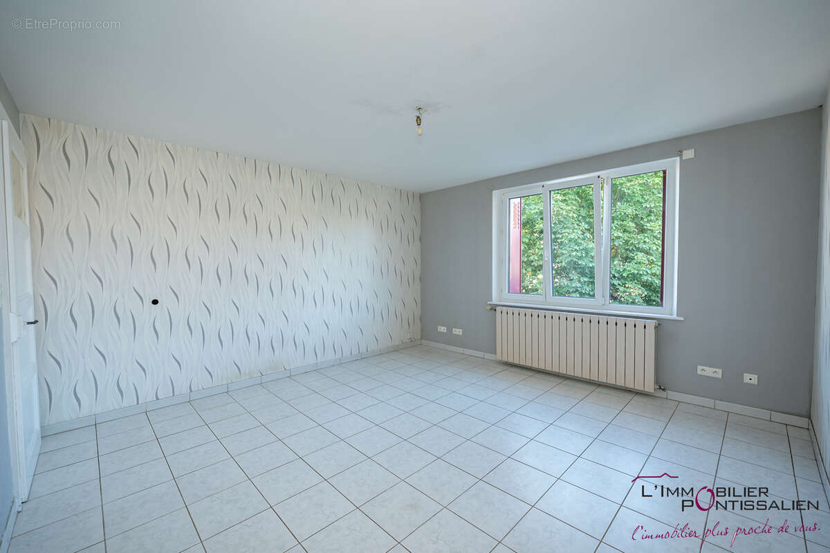 Frasne : t3 avec garage - photo 4