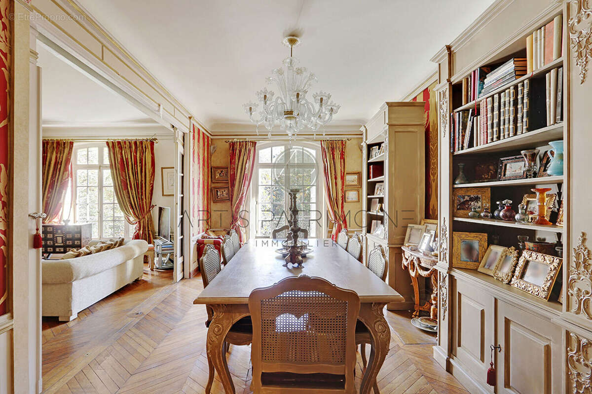 Appartement à PARIS-16E