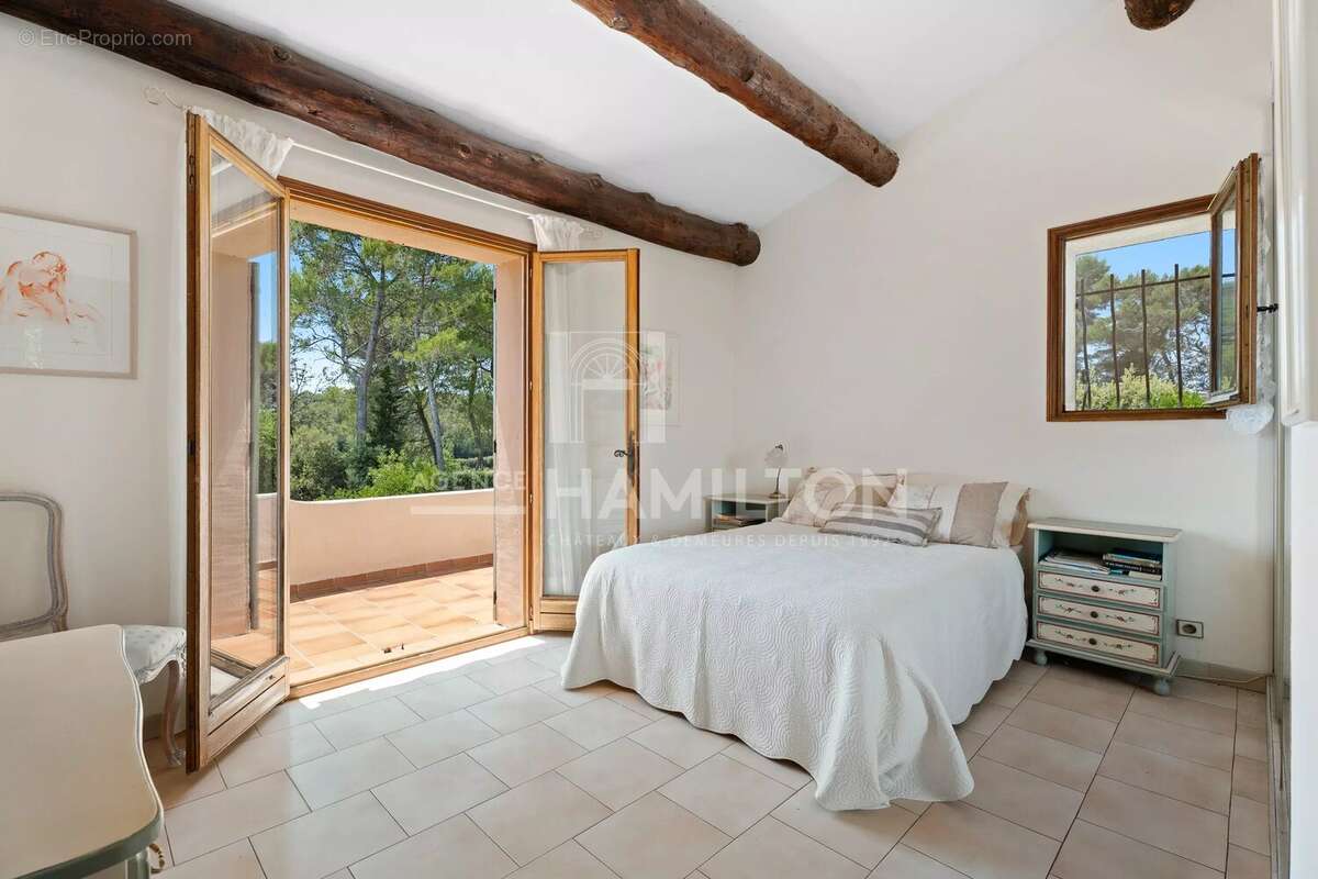 Maison à VALBONNE