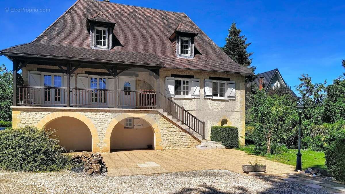 Maison à TERRASSON-LAVILLEDIEU