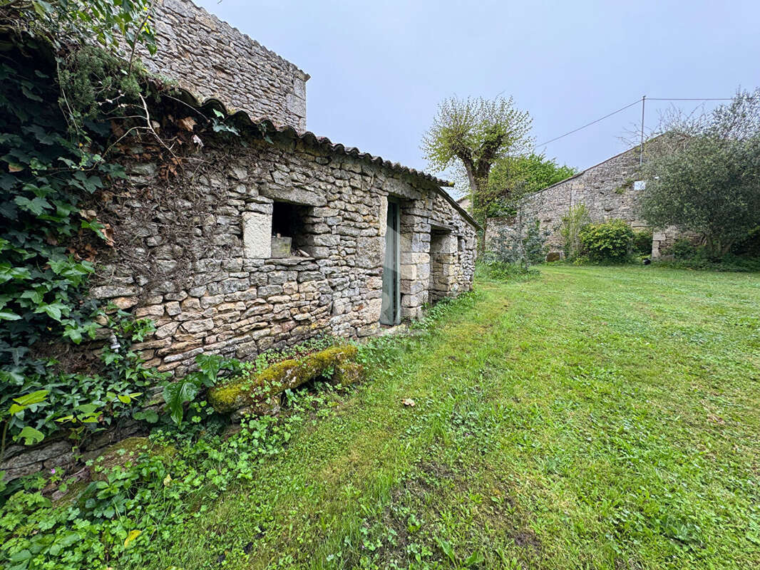 Maison à AZAY-LE-BRULE