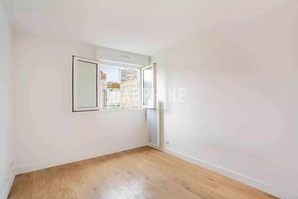 Appartement à COURBEVOIE