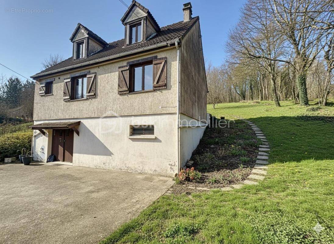 Maison à SAINT-JULIEN-DU-SAULT