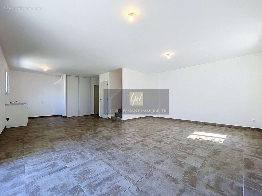 Entraigues villa t4 90m² terrasse garage terrain 220m² - photo 5