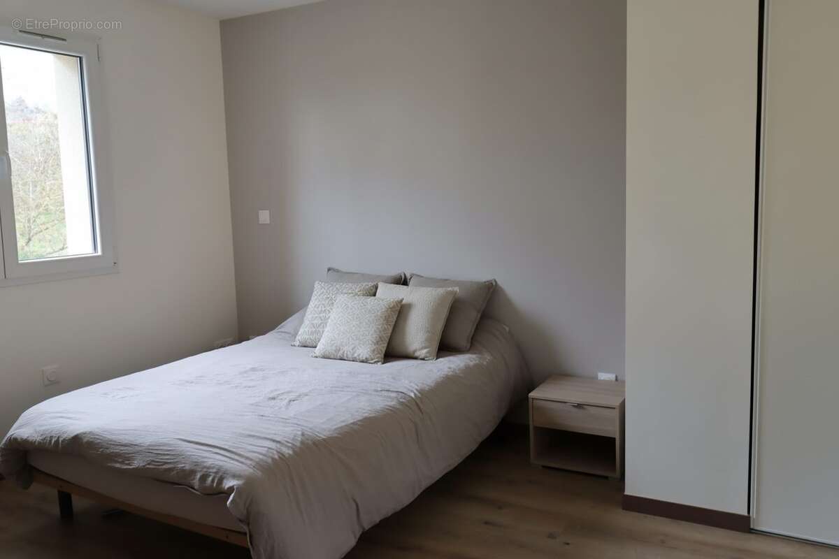 Maison à MEYRIEU-LES-ETANGS