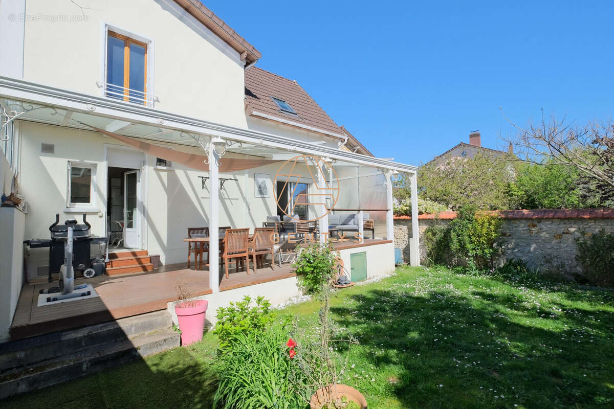 Maison à SAINT-MAUR-DES-FOSSES