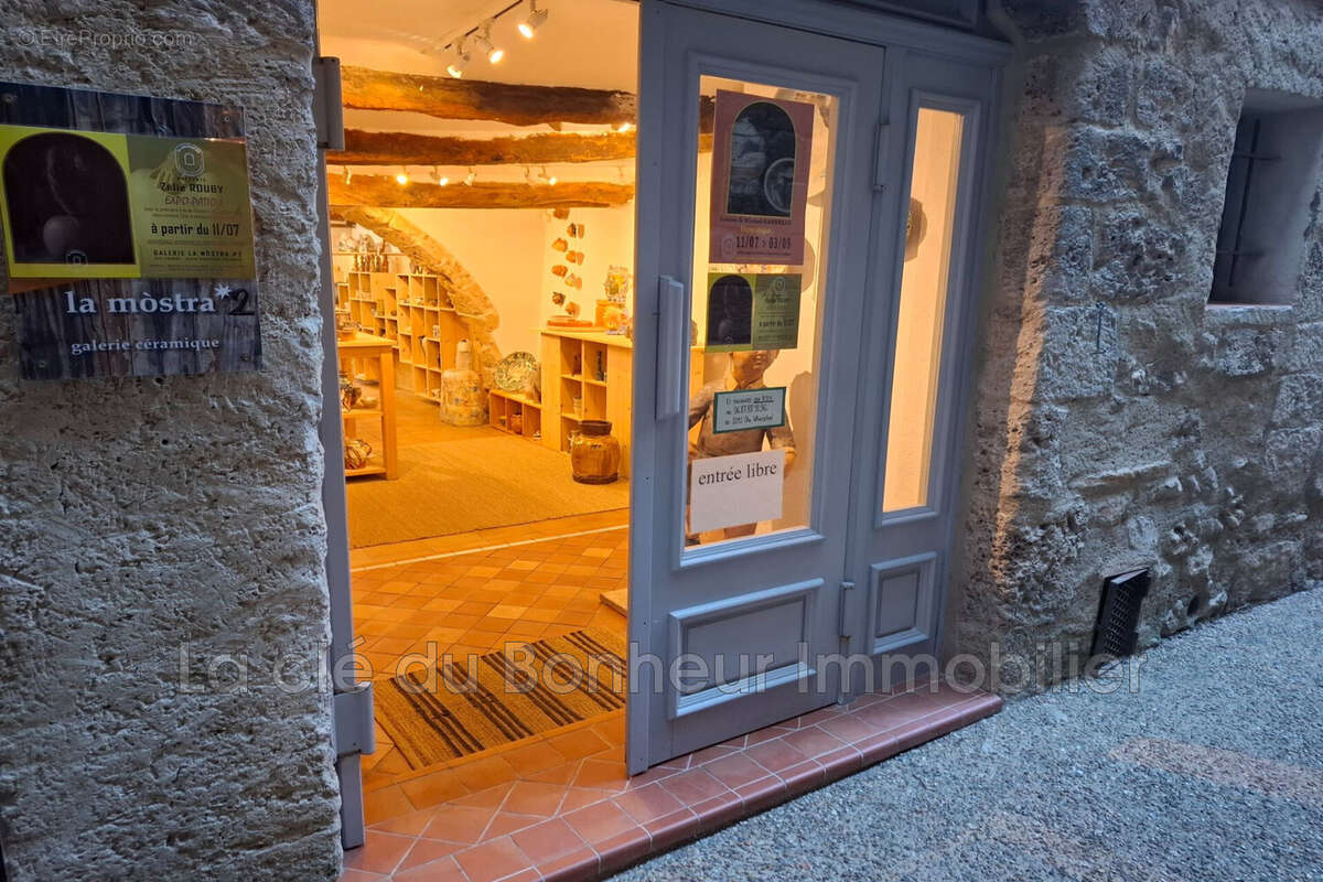 Commerce à MOUSTIERS-SAINTE-MARIE