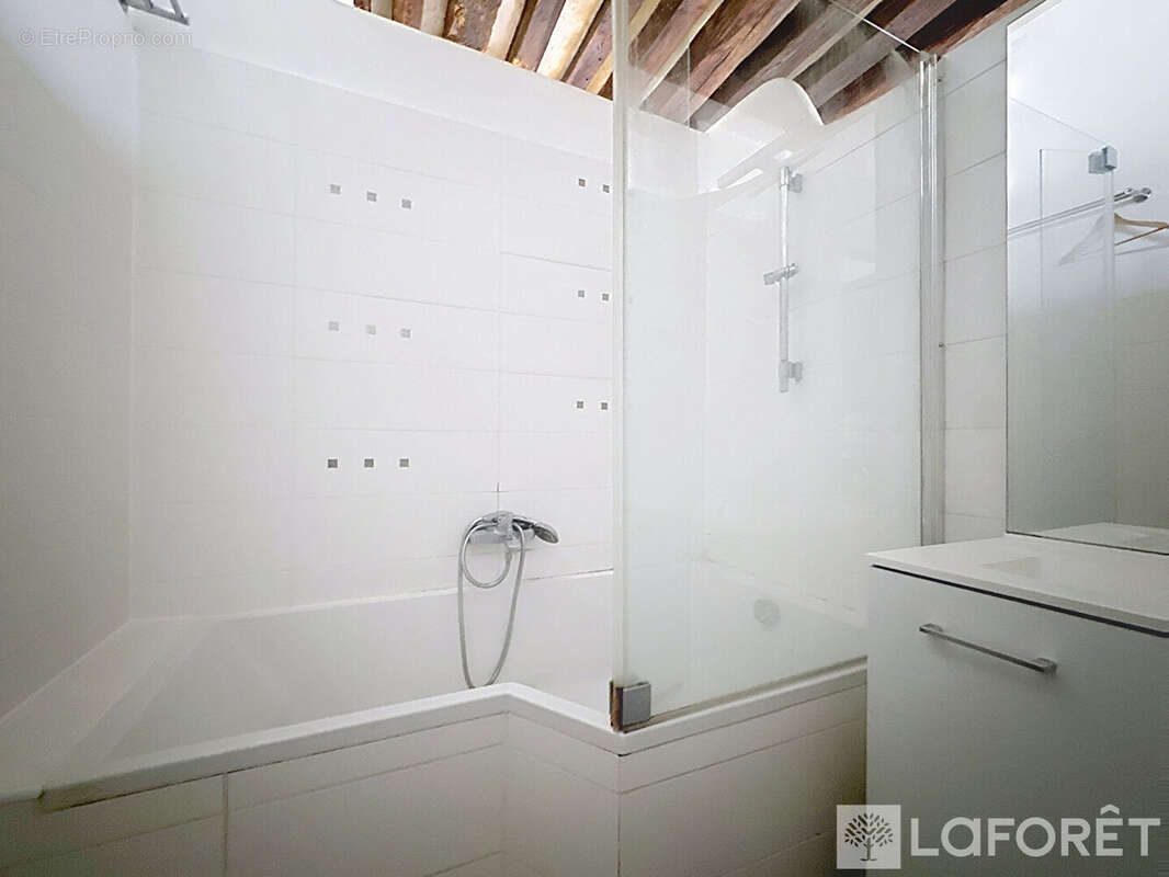 Appartement à PARIS-1E