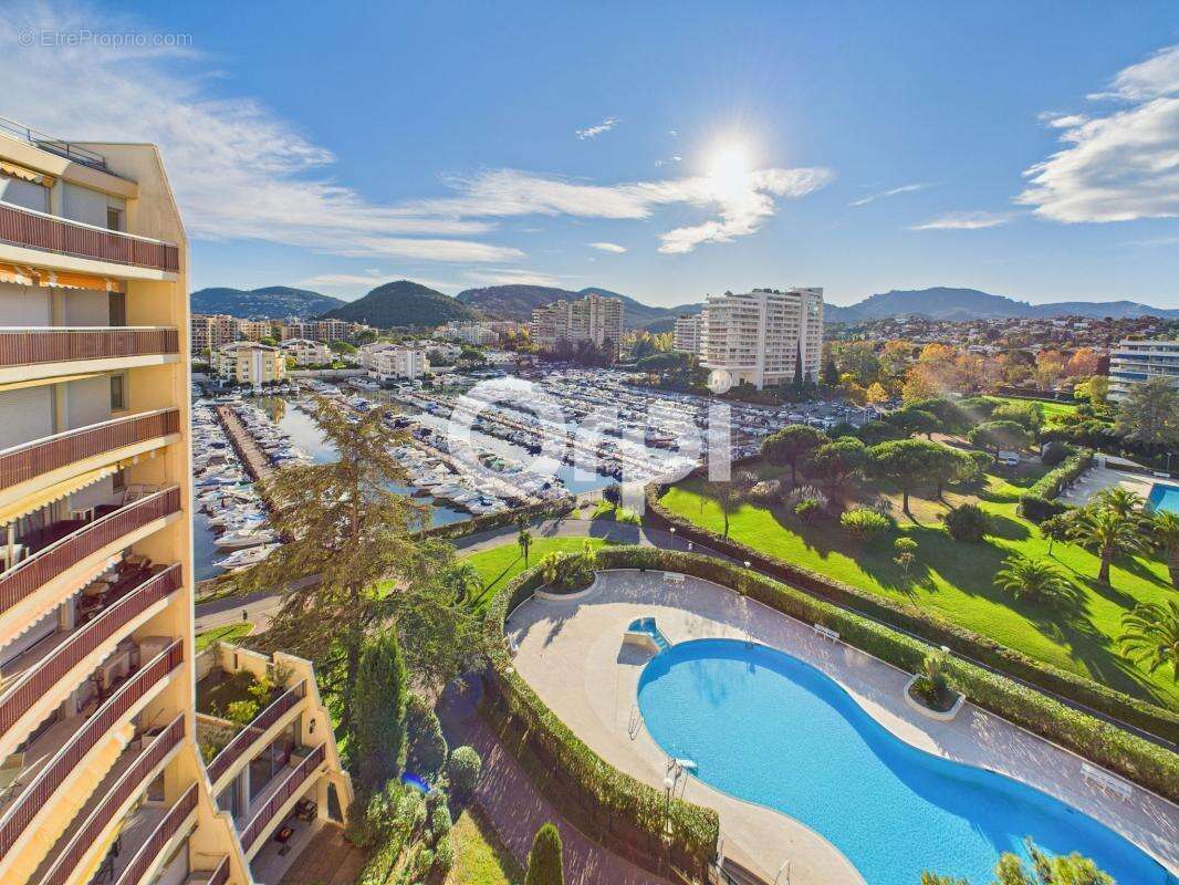 Cannes marina - renove - etage eleve - t4 traversant - orientation sud ouest nord - photo 2