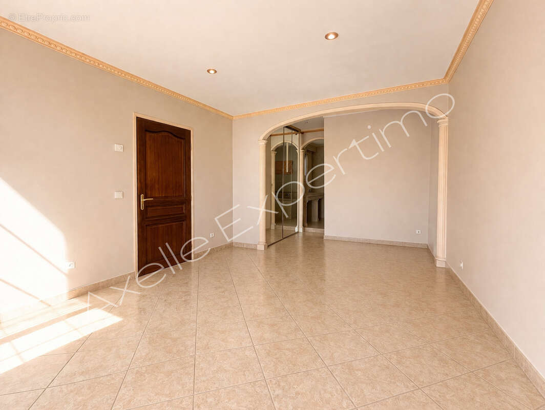 Maison à SAINT-CYR-SUR-MER