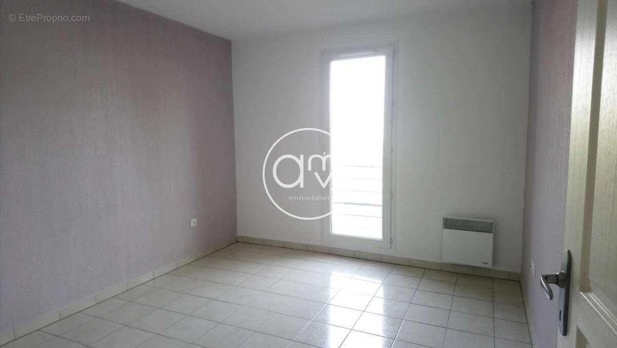 En vente à Hyères (83) : grand appartement avec terrasse - photo 6