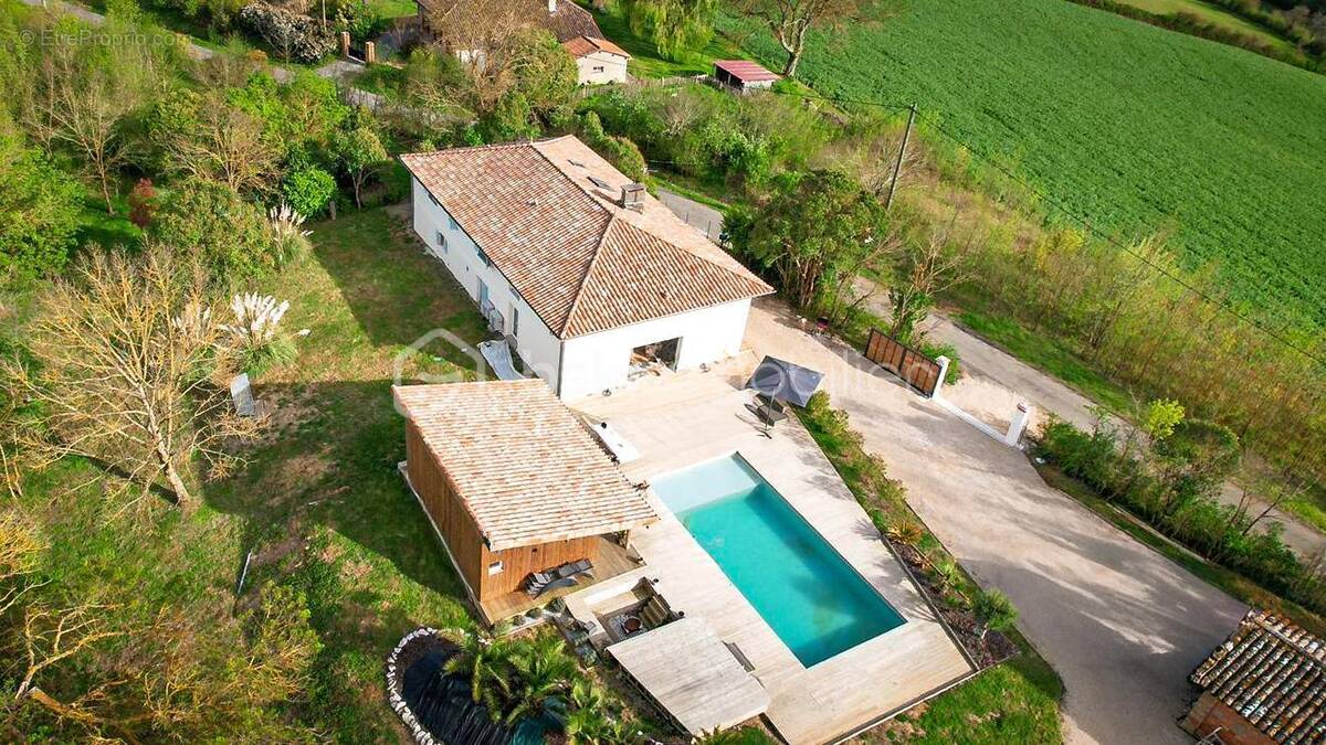 Maison à MONBLANC