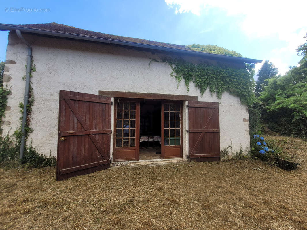 Fermette limousine à rénover sur la commune de MAGNAC-BOURG 30 min sud LIMOGES - photo 4
