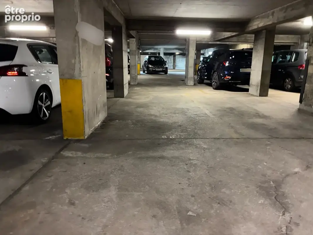 Parking à PARIS-17E