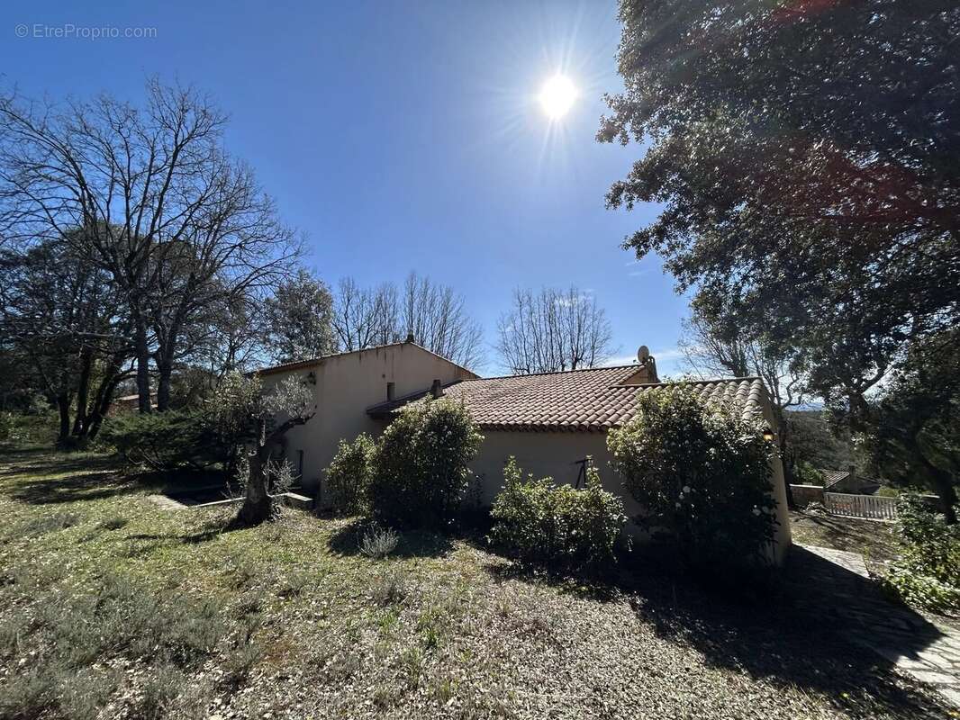 Maison à LA TOUR-D'AIGUES
