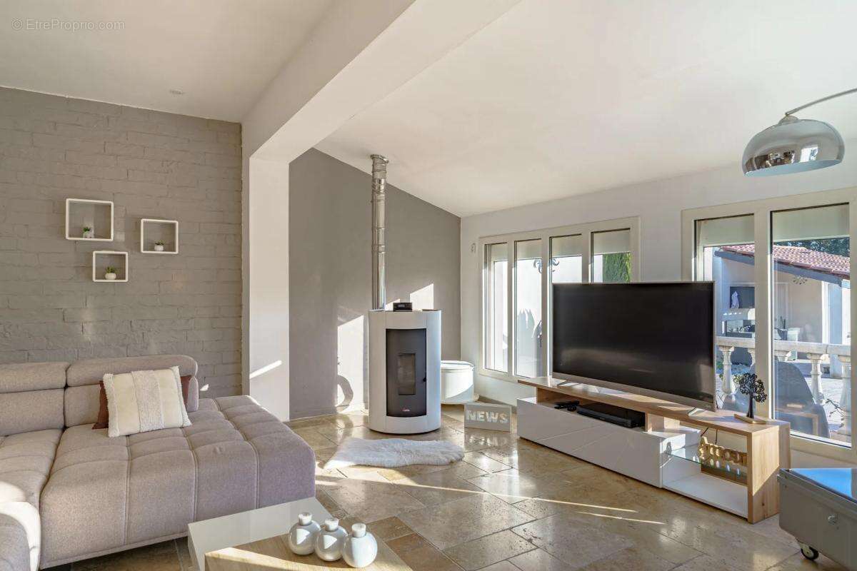 Maison à PELISSANNE