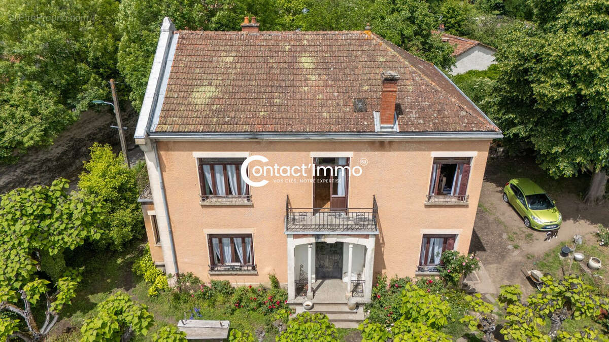 Maison à LUZILLAT