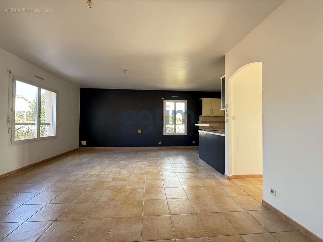 30 min de Nantes et La Roche-sur-Yon: centre Montaigu, 1er étage, sans ascenseur, T3 avec garage - photo 4
