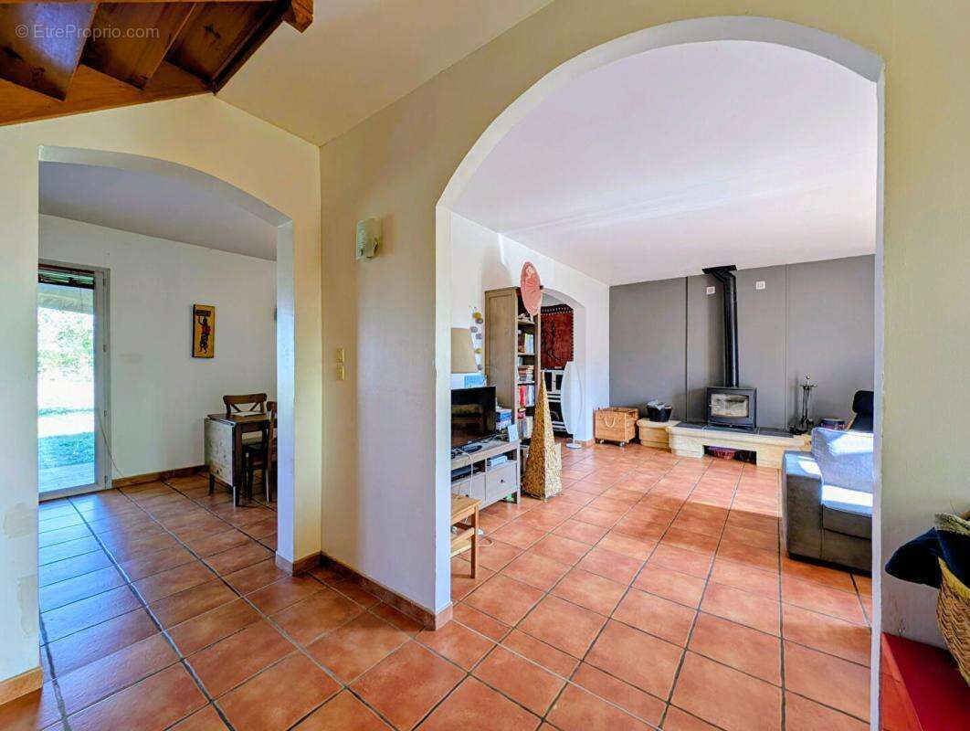 Maison de 165 m² habitables avec 4 chambres sur terrain de 1,5 hectare - photo 5