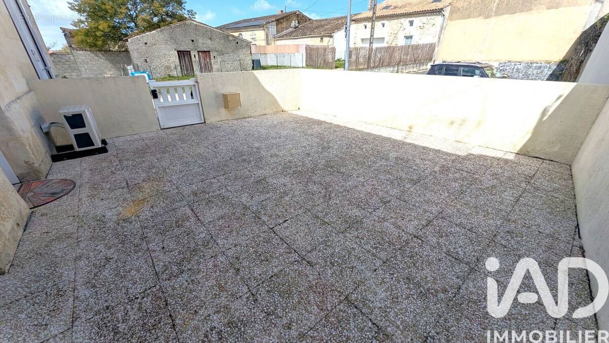 Photo 1 - Maison à MONTENDRE
