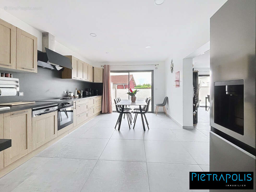 Maison à CRECHES-SUR-SAONE