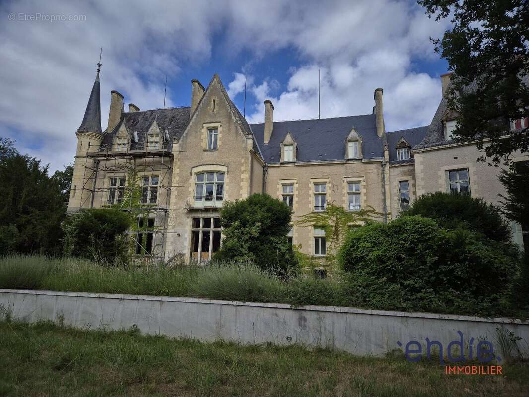 CHATEAU NEOGOTHIQUE 30 pièces,16 Chambres 5,7 ha!!! - photo 39