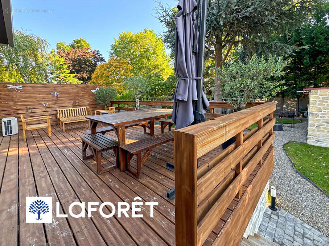 Maison à SAINTE-GENEVIEVE-DES-BOIS