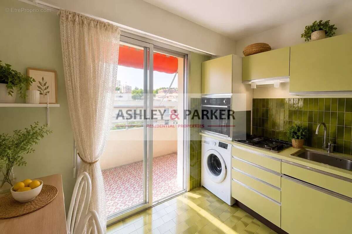 Appartement à SAINT-LAURENT-DU-VAR
