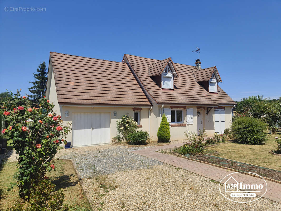Maison à LA HAYE-MALHERBE
