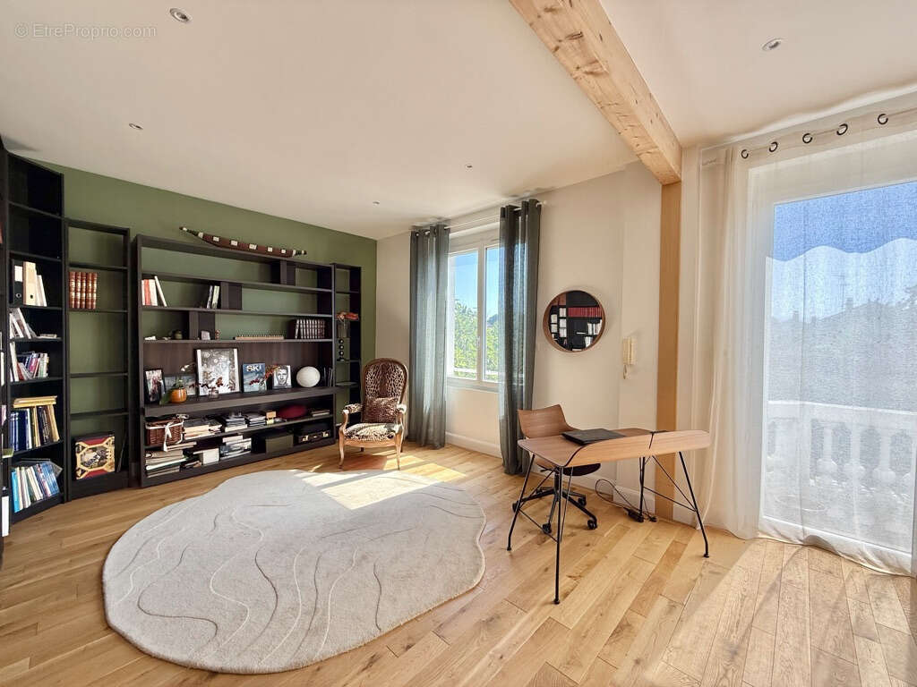 Maison à GUILHERAND-GRANGES