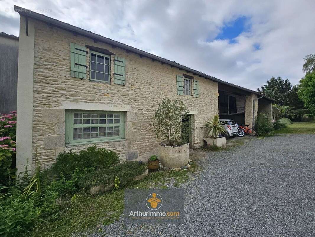 Maison à SAINT-HILAIRE-LA-PALUD