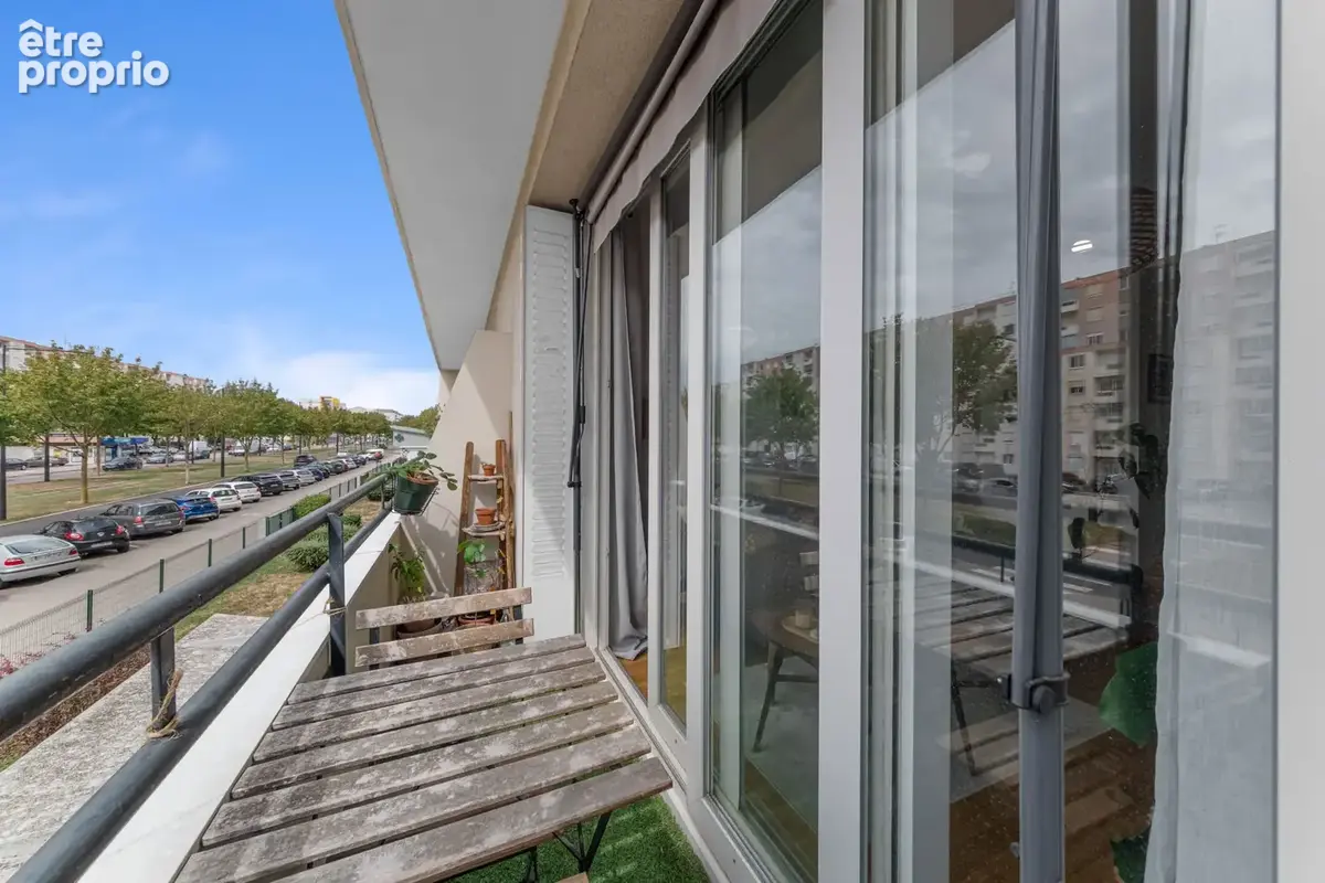 Appartement T3 de 53 m2 82 avenue du Drapeau - photo 3