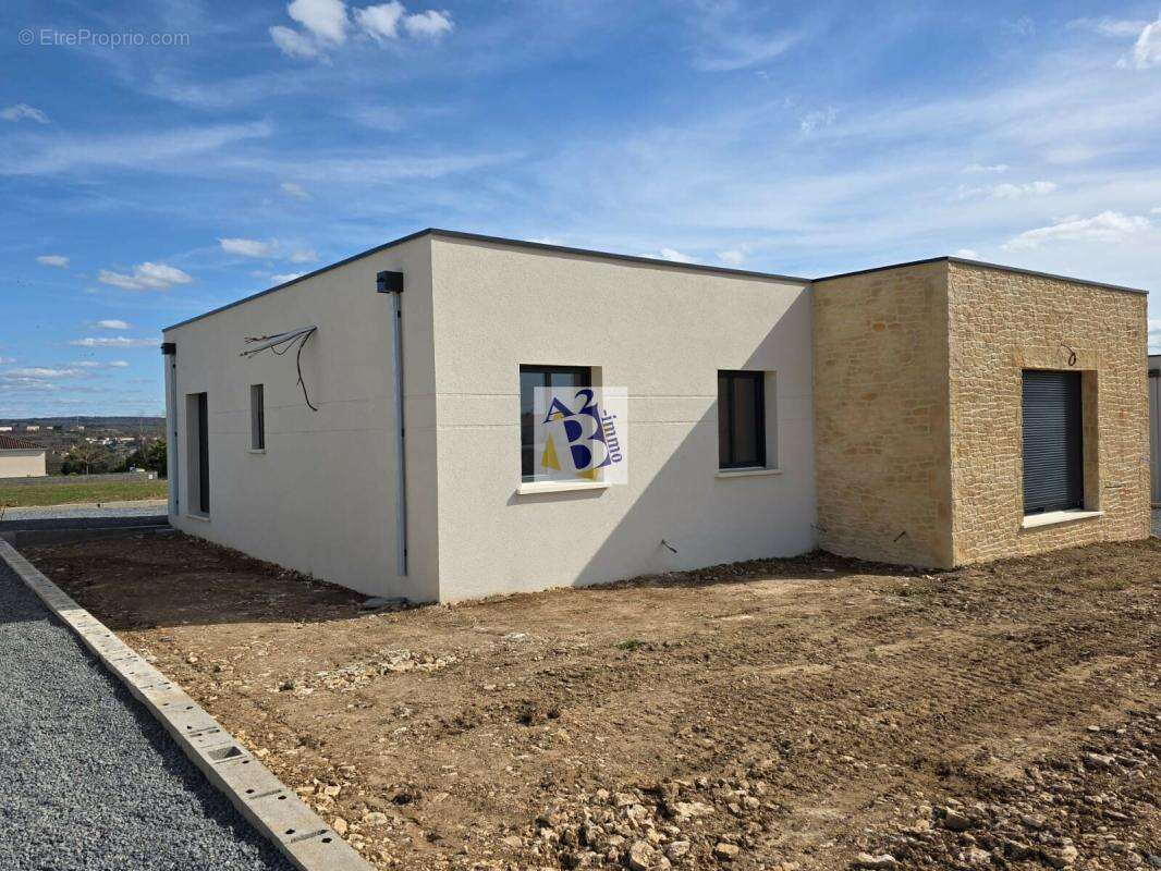 Maison à RUELLE-SUR-TOUVRE