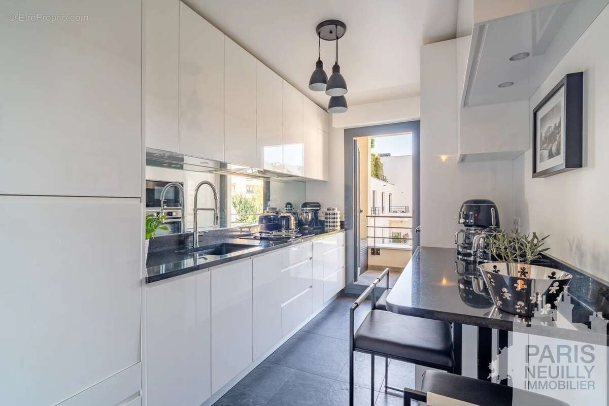 Appartement à COURBEVOIE