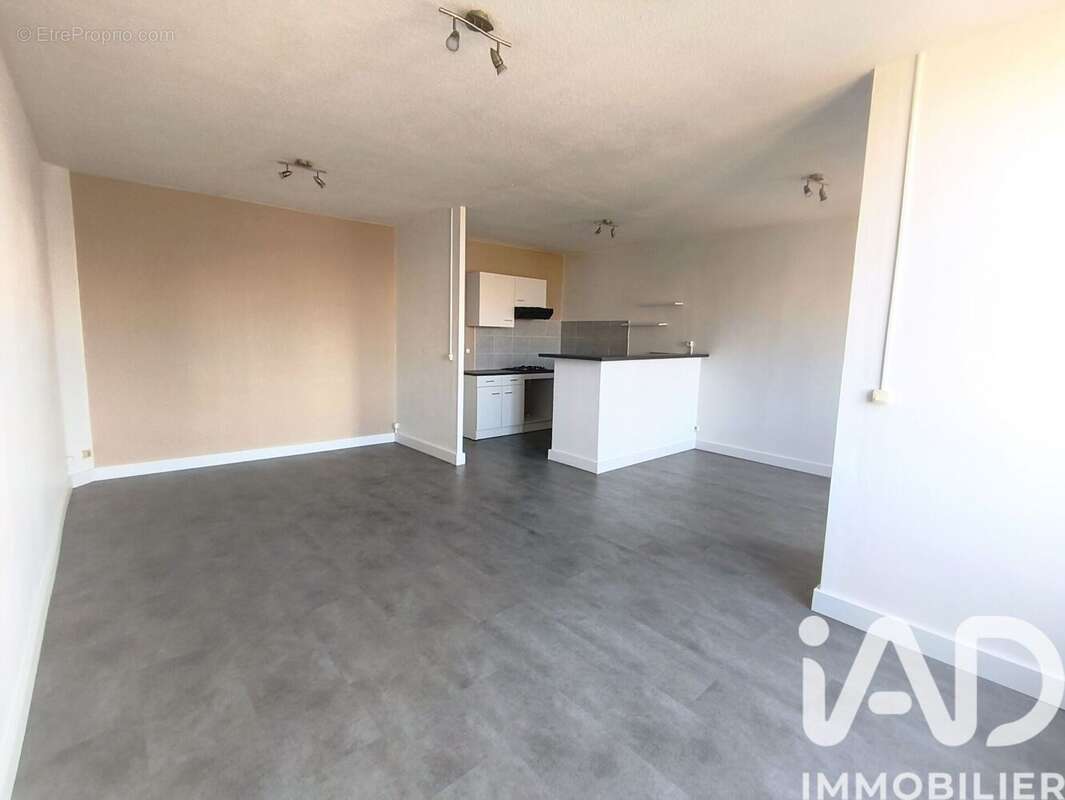 Photo 3 - Appartement à SAINT-GENEST-LERPT