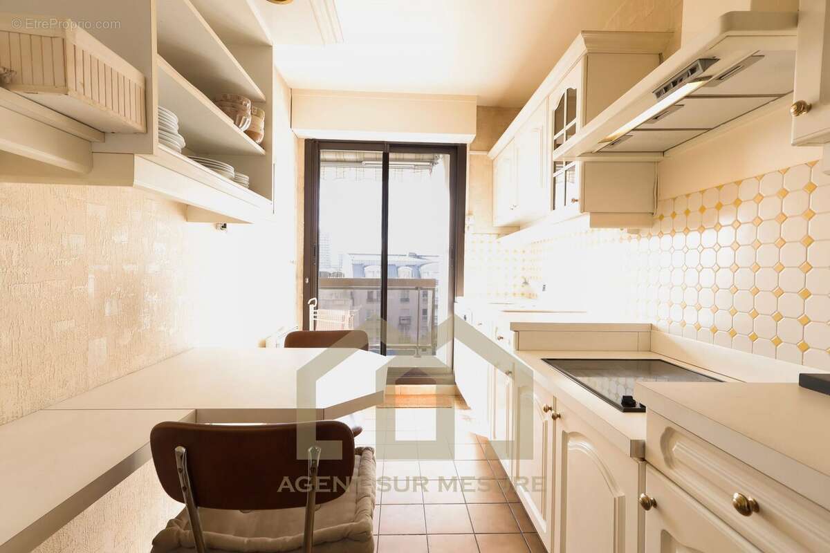 Appartement à CHARENTON-LE-PONT